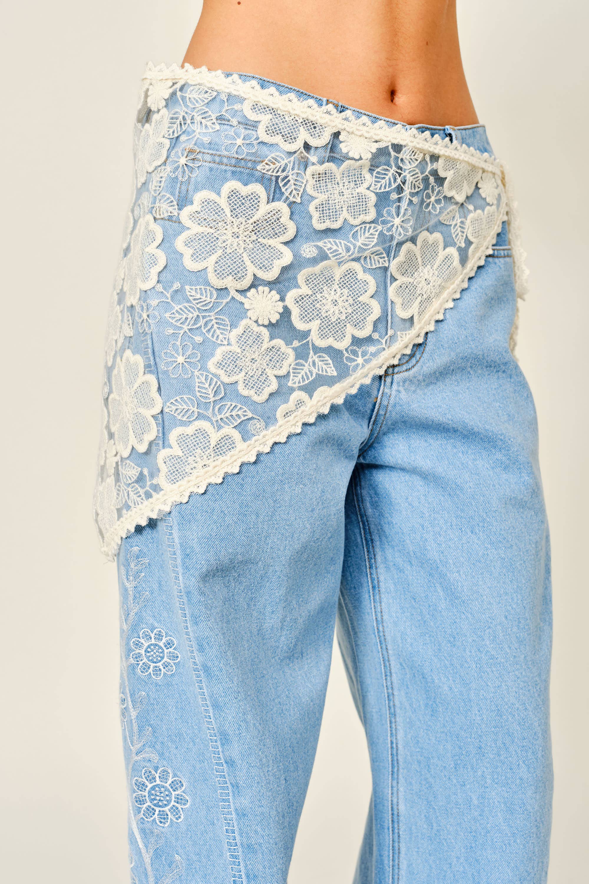 AJS6150 SCARF LACE WRAP SKIRT: CREAM / M/L