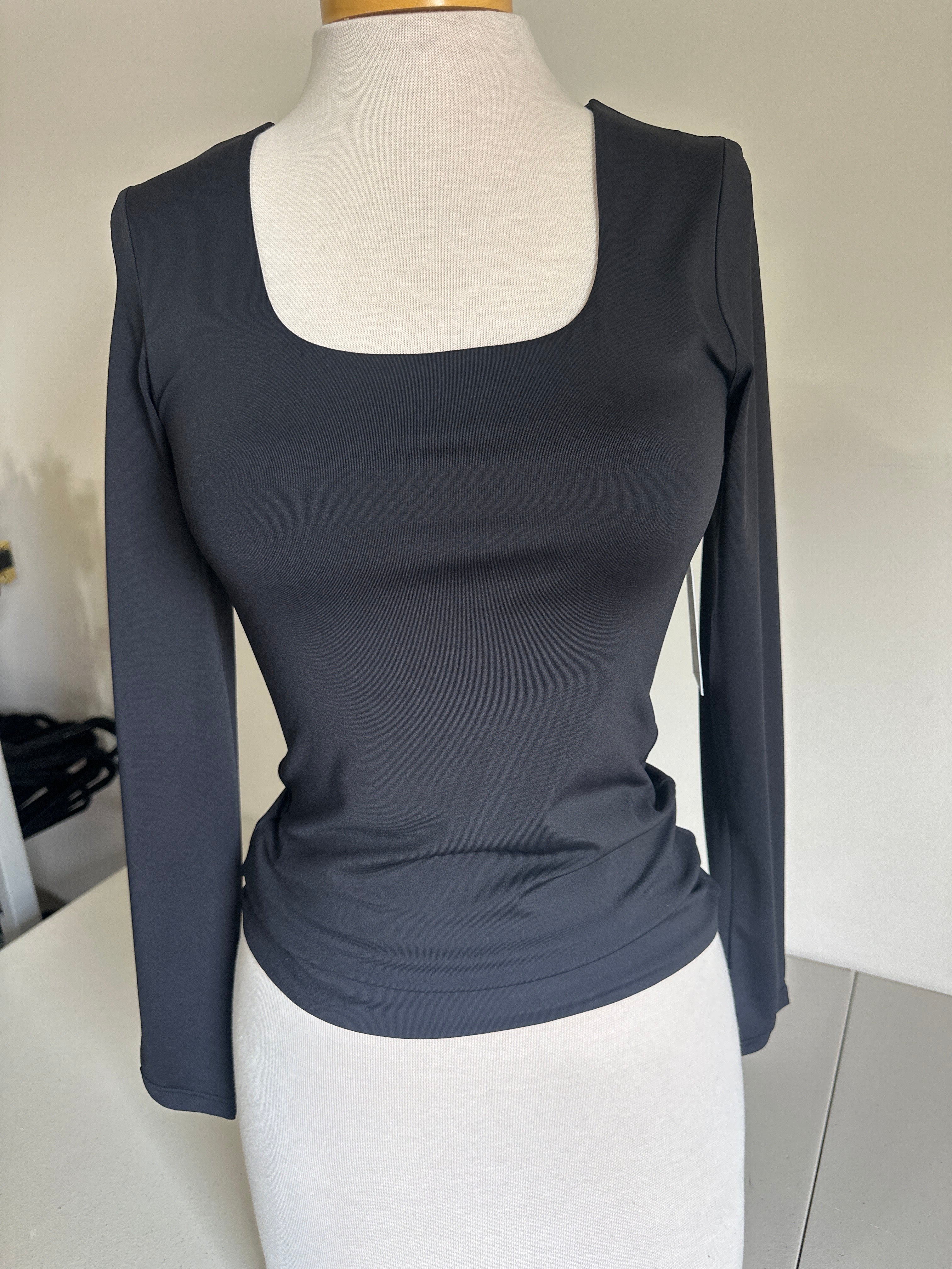 Mariana 23 - Black