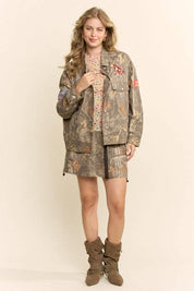 DJ58585J-CROPPED CAMO RODEO JACKET: TAUPE REAL TREE / S-M-L(2-2-2)