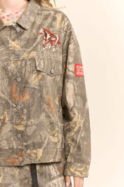 DJ58585J-CROPPED CAMO RODEO JACKET: TAUPE REAL TREE / S-M-L(2-2-2)