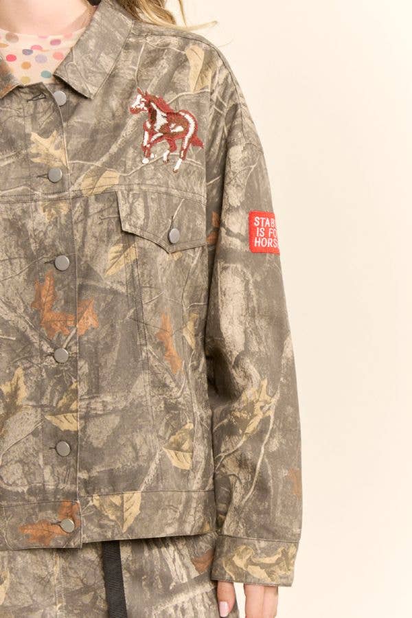 DJ58585J-CROPPED CAMO RODEO JACKET: TAUPE REAL TREE / S-M-L(2-2-2)
