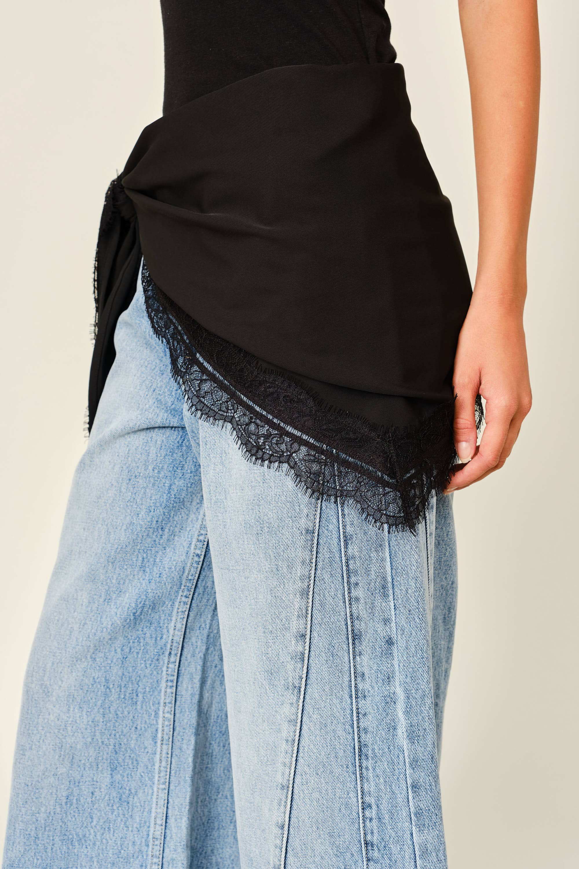 AJS6457 LACE TRIM KNOTTED SCARF LAYER SKIRT: BLACK / ONE (6)