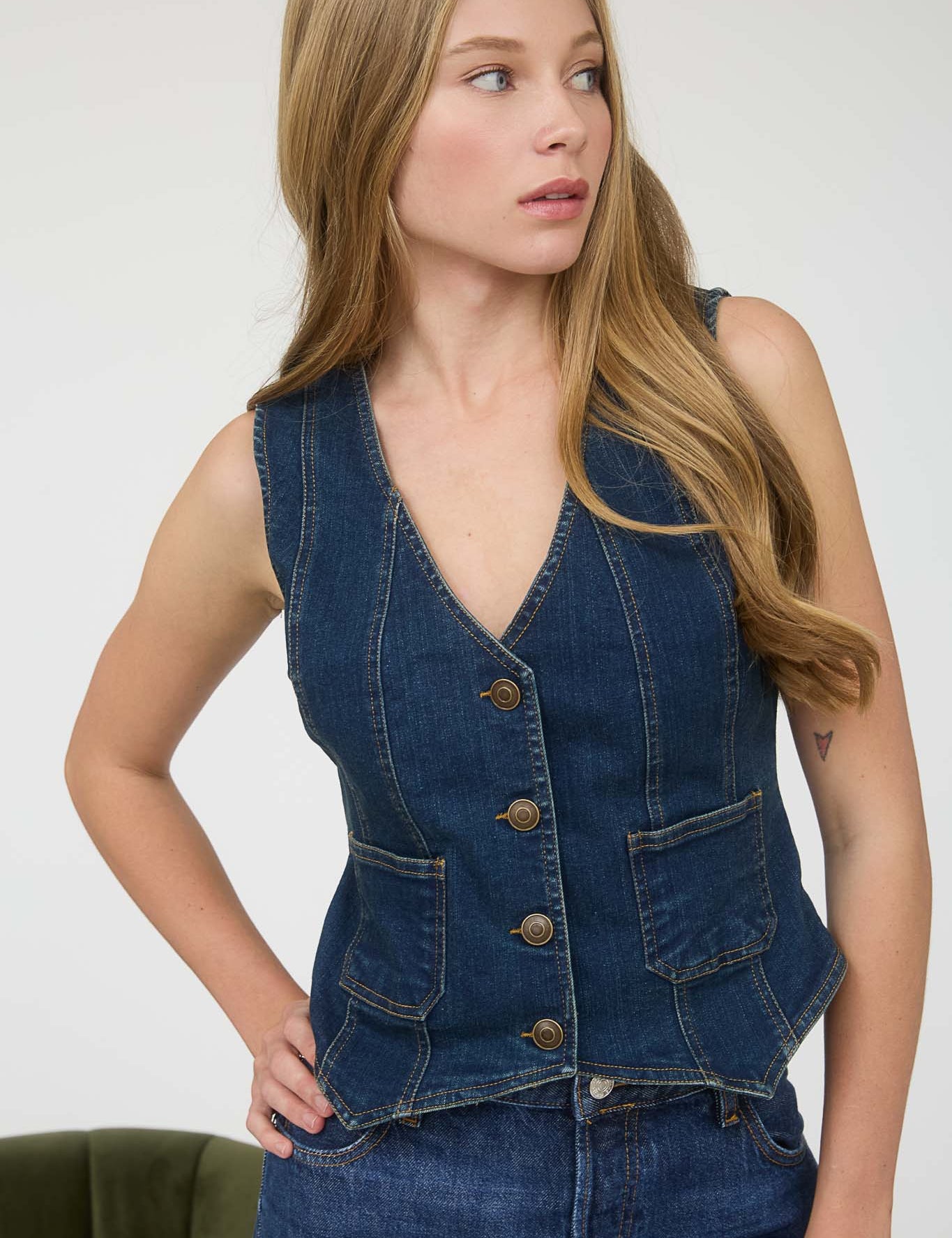 TW2087_DARKDENIM_4_2048x2048_6e12ce0a-6674-45f6-af4e-d714ffb41322.jpg