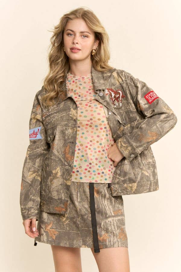 DJ58585J-CROPPED CAMO RODEO JACKET: TAUPE REAL TREE / S-M-L(2-2-2)
