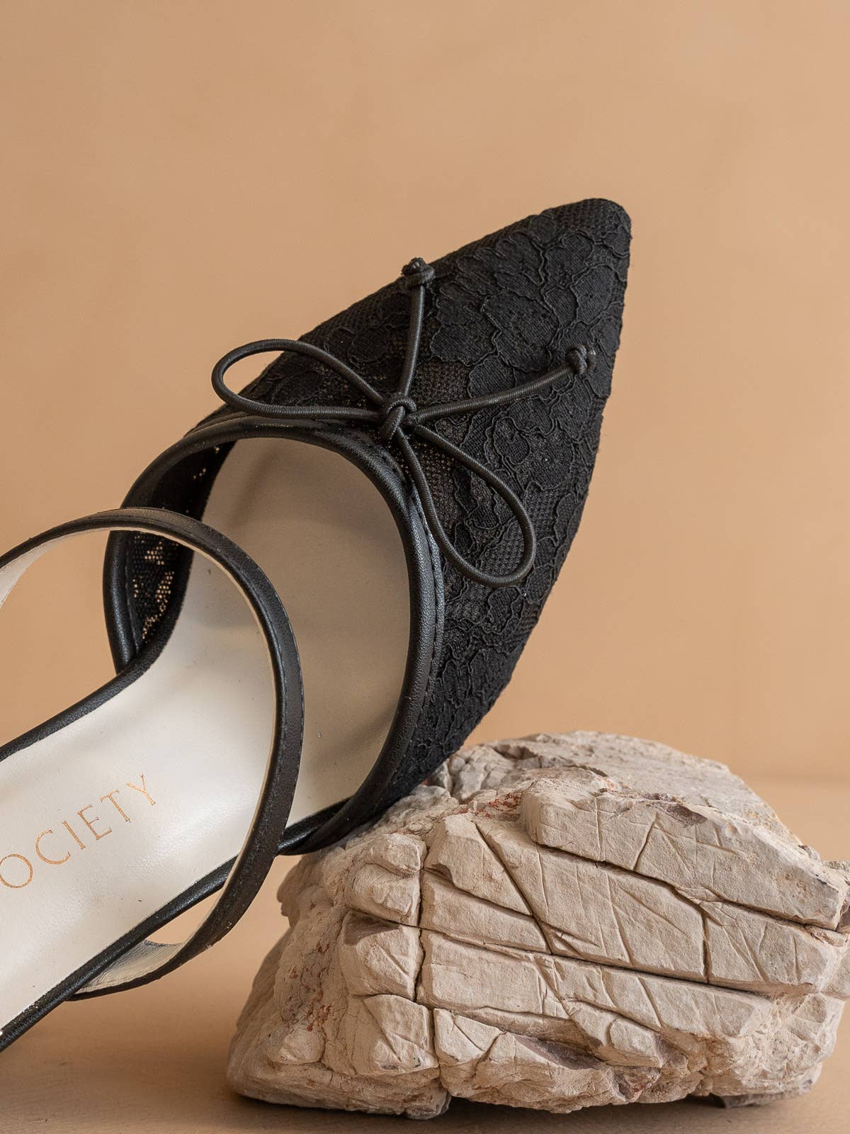 The Katie | Black Lace Pointed Toe Mid Heel Fall Mule: BLACK / 10