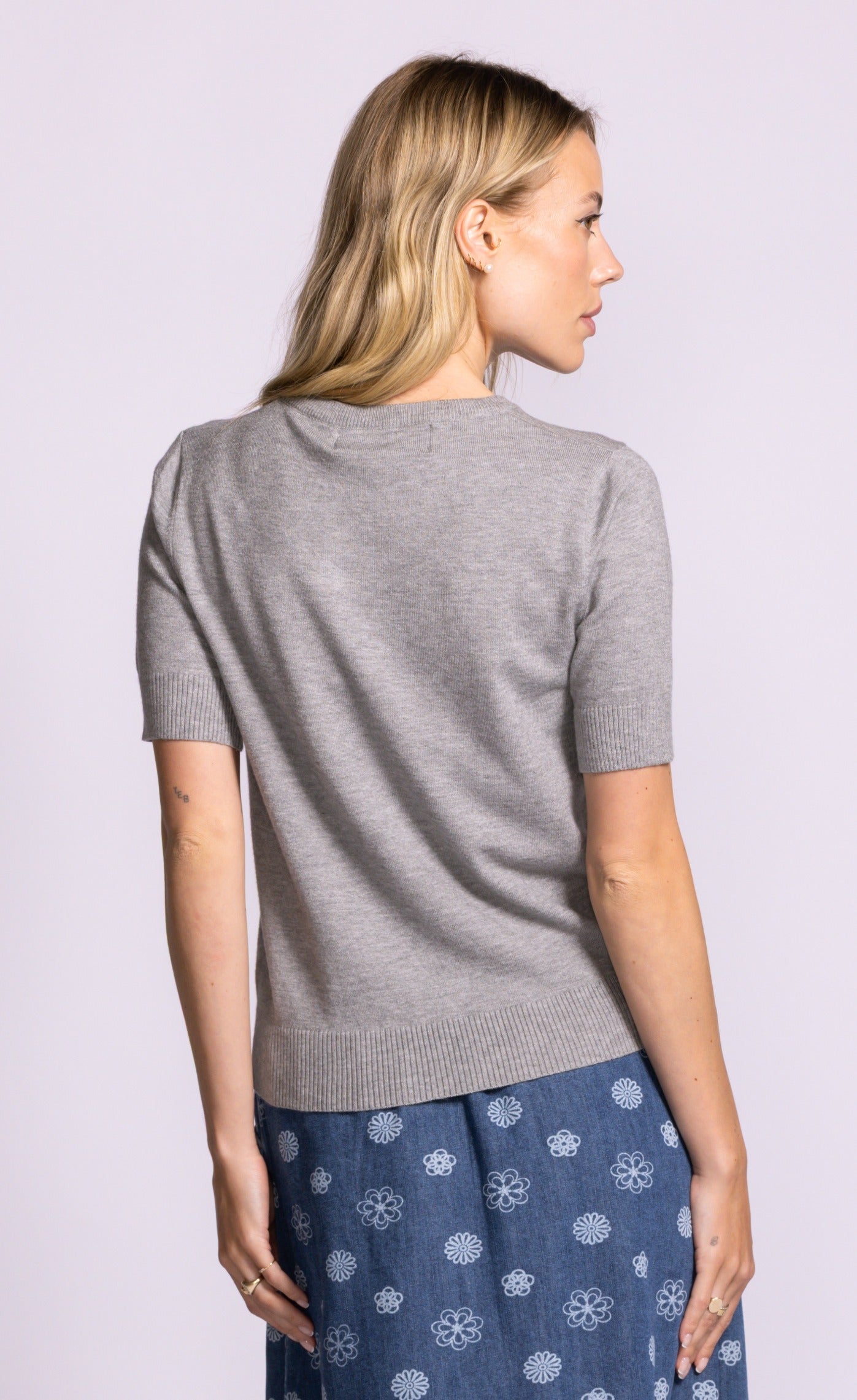 Sandy - Grey